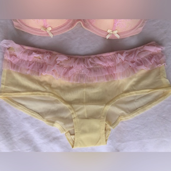 La Senza bra and panty set.  Never worn. - Picture 2 of 9